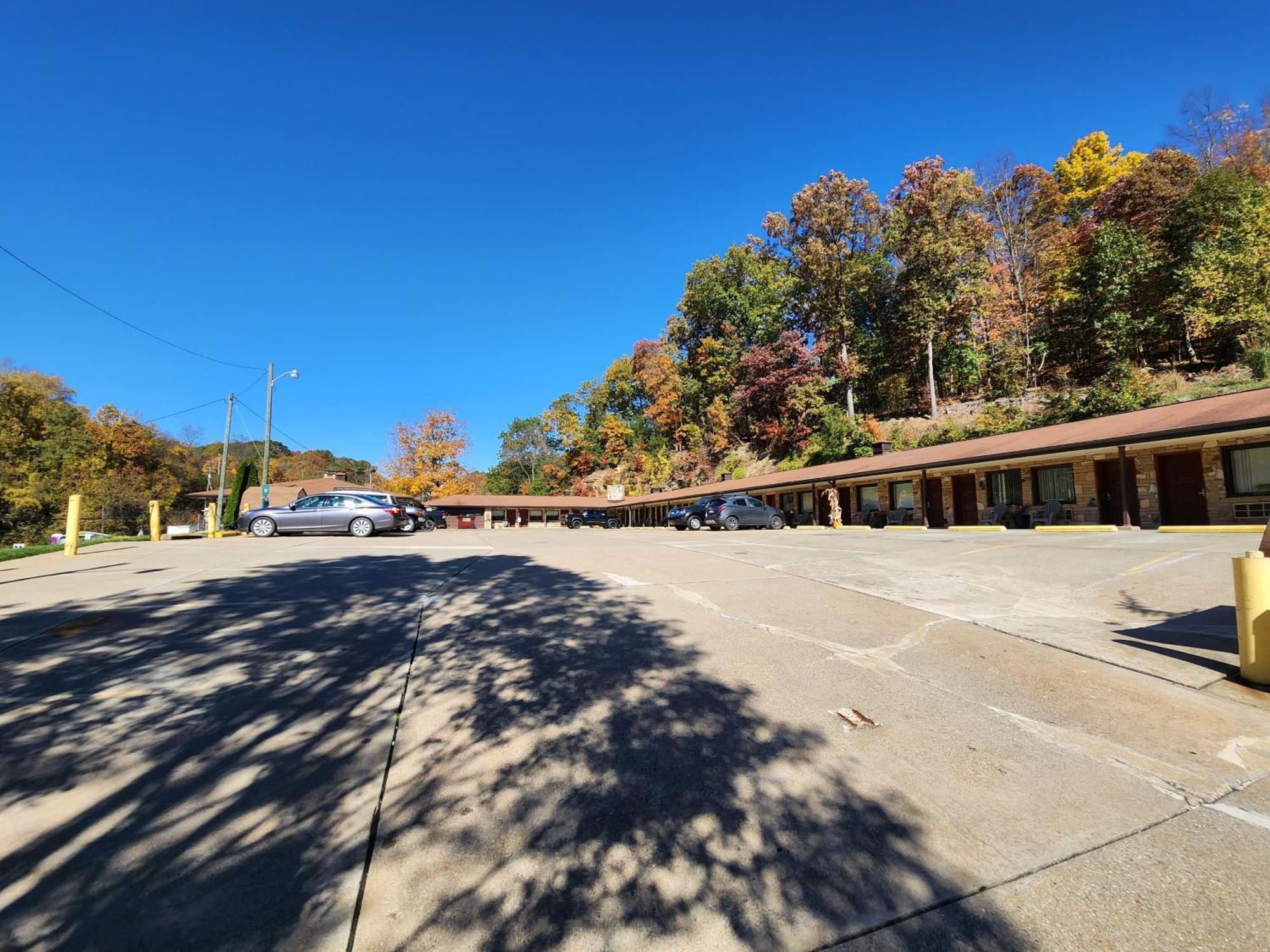 Jefferson Hills Motel Clairton Exteriör bild
